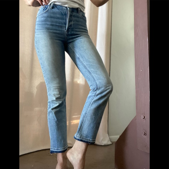 Aritzia Denim Forum - Bailey Cropped Flare - 23 - Picture 4 of 15